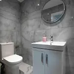 Luxury 6 Bed Near Centre With Cinema & Games 5 Bathrooms فيلة مانشستر