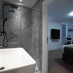 Luxury 6 Bed Near Centre With Cinema & Games 5 Bathrooms