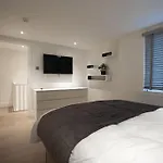 Luxury 6 Bed Near Centre With Cinema & Games 5 Bathrooms مانشستر