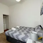 Appartamento Cozy 3br Urban Oasis In The Hub