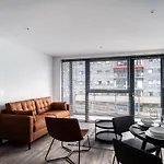 Spacious 2 Bed In Central