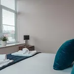 Contemporary 2 Bed - Sleeps 4