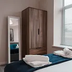 Contemporary 2 Bed - Sleeps 4 Apartment *