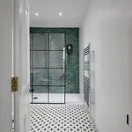 Apartmán Luxury King Near Royal Hospital - Pass The Keys