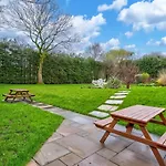 Luxury King Near Royal Hospital - Pass The Keys Manchester