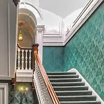 Luxury King Near Royal Hospital - Pass The Keys *