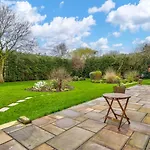 Luxury King Near Royal Hospital - Pass The Keys Apartmán *