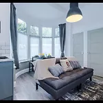 Entire Cozy Apt, Prime Location & Free Parking *