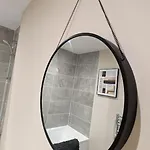 Bright 1 Bedroom Flat In Salford With Parking Available * Manchester