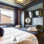 3 Bedroom By Nyos Short Lets & Serviced With Garden Tatil Evi *