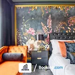 Tatil Evi 3 Bedroom By Nyos Short Lets & Serviced With Garden