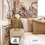 3 Bedroom By Nyos Short Lets & Serviced With Garden *
