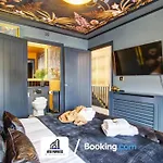 3 Bedroom By Nyos Short Lets & Serviced With Garden Tatil Evi