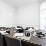 Hébergement de vacances Spacious 3br - Pool Table - Games - Sleeps 9 Manchester