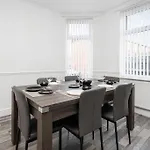 Spacious 3br - Pool Table - Games - Sleeps 9 Hébergement de vacances Manchester