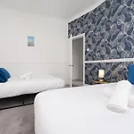 Hébergement de vacances Spacious 3br - Pool Table - Games - Sleeps 9 Manchester