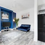 Hébergement de vacances Spacious 3br - Pool Table - Games - Sleeps 9 Manchester