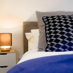 Classy 2-br, 3-bath Sleeps 5, High Speed Unlimited Wifi Daire *