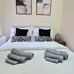 In 6 Minutes Drive To Victoria Station * Manchester