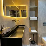 Luxury - Centre