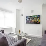 Big New House - 5bdr Near Manchester