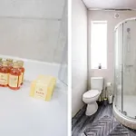 Big New House - 5bdr Near