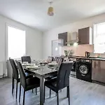 Big New House - 5bdr Near