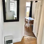 United View! Big House, Prime Location, Transport Tatil Evi Manchester