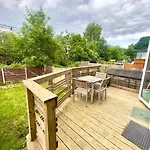 United View! Big House, Prime Location, Transport * Manchester