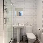 Superb 2 Bed Flat 5min To Old Trafford Stadium Lejlighed