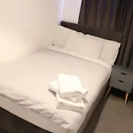Ferienhaus Cosy 2 Bed With Parking Near Piccadilly, Etihad Stadium And Coop Live Sleeps Up To 5 Manchester