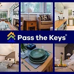Spacious Near United Stadium - Pass The Keys *