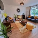 Tatil Evi 3br House-apartment-free Parking-manchester Airport *