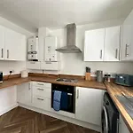 Daisybank Co-living - Private Self-cater *