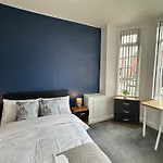 Daisybank Co-living - Private Self-cater Prázdninový dům *