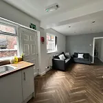 Daisybank Co-living - Private Self-cater Prázdninový dům Manchester