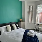 Daisybank Co-living - Private Self-cater * Manchester