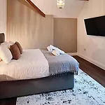 Casa de Férias Stunning Luxury Spacious - 5 Bedrooms - Rest & Recharge In *