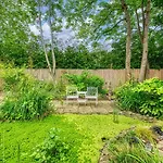 Garden In Hidden Oasis, - Pass The Keys * מנצ'סטר