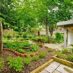 בית נופש Garden In Hidden Oasis, - Pass The Keys
