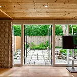 Garden In Hidden Oasis, - Pass The Keys בית נופש מנצ'סטר
