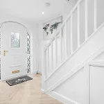 Entire Modern & Spacious 3bdr In Right Next To Coop Live & Ethiad Manchester