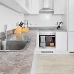 Luxury 2-Bed Apartment In Salford Quays 10 Min To Manchester & Mediacity Appartement *