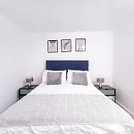 Luxury 2-Bed Apartment In Salford Quays 10 Min To Manchester & Mediacity * Manchester