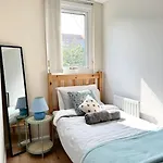 7 Guests House Old Trafford,media City,city Centre, Free Parking *