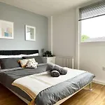 7 Guests House Old Trafford,media City,city Centre, Free Parking * Manchester