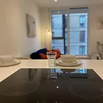 Manchester-1br Free Parking-cinema