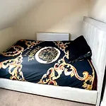 Luxestay - Old Trafford Homestay *