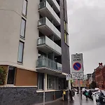 Free Private Parking - City Centre 2 Bedroom Ensuite Near Shopping & Financial Centre, Victoria Station & Ao Lejlighed *