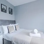 Lux 3 Bed 10 Mins From Centre - Parking & Netflix * マンチェスター